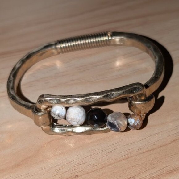 Gold Tone Hammered Metal Spring Hinge Natural Stone Beaded Bangle Bracelet Beads - Picture 1 of 3
